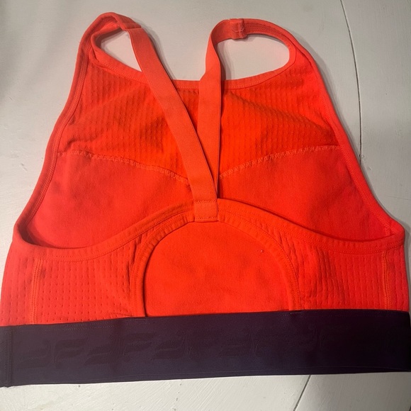 Fabletics low impact sports bra - Picture 2 of 2